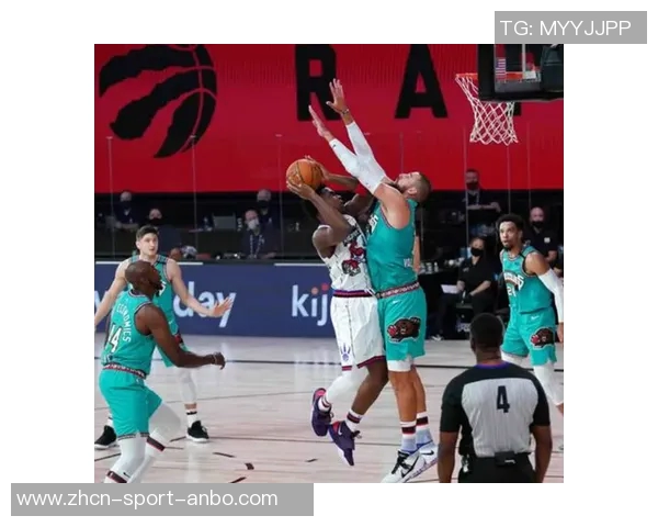 外线双星闪耀狄龙三分全中阿伦稳健发挥助力球队上半场表现 外线双星闪耀狄龙三分全中阿伦稳健发挥助力球队上半场表现