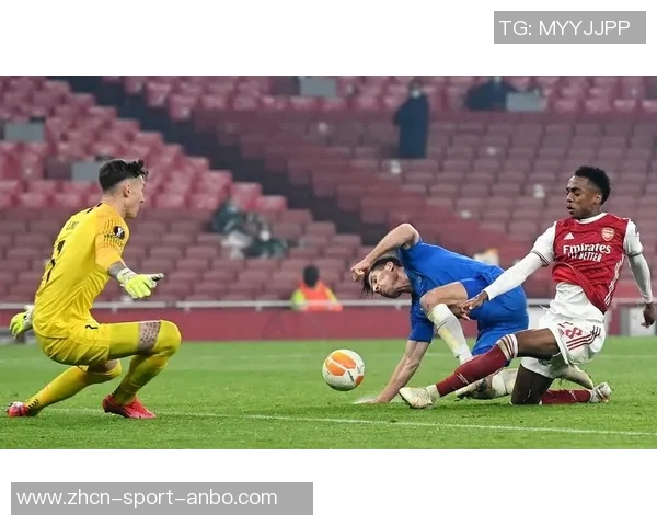 刘浩帆小禁区内解围失误险酿乌龙球队友遭殃令人捏把汗 刘浩帆小禁区内解围失误险酿乌龙球队友遭殃令人捏把汗